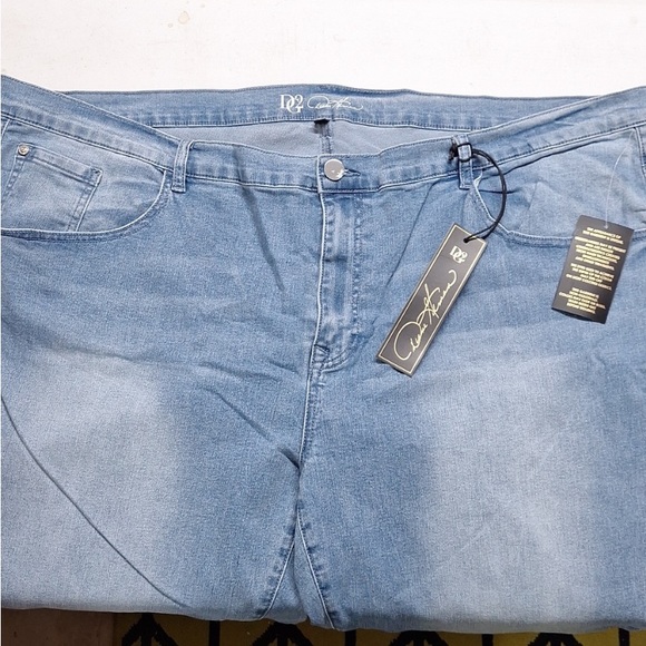 NEW! DG2 Classic Stretch Ultra Skinny Jeans, Chambray Light Wash Diane Gilman - Picture 2 of 11